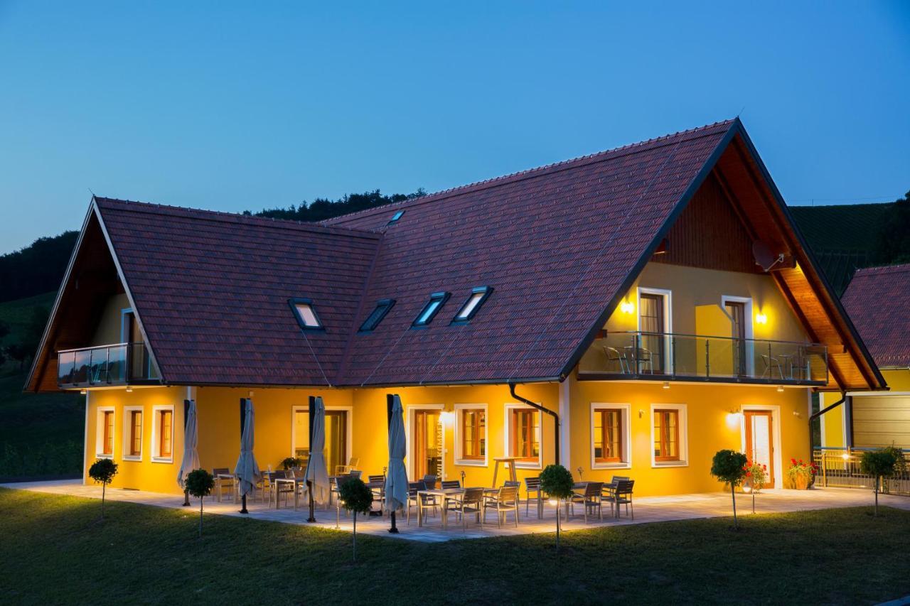 Weingut-Gaestezimmer Uhl Ratsch an der Weinstraße Exteriör bild