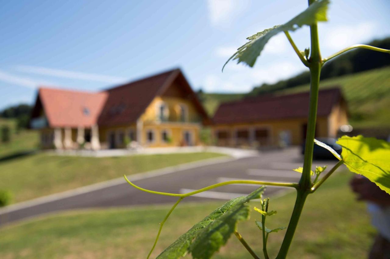 Weingut-Gaestezimmer Uhl Ratsch an der Weinstraße Exteriör bild