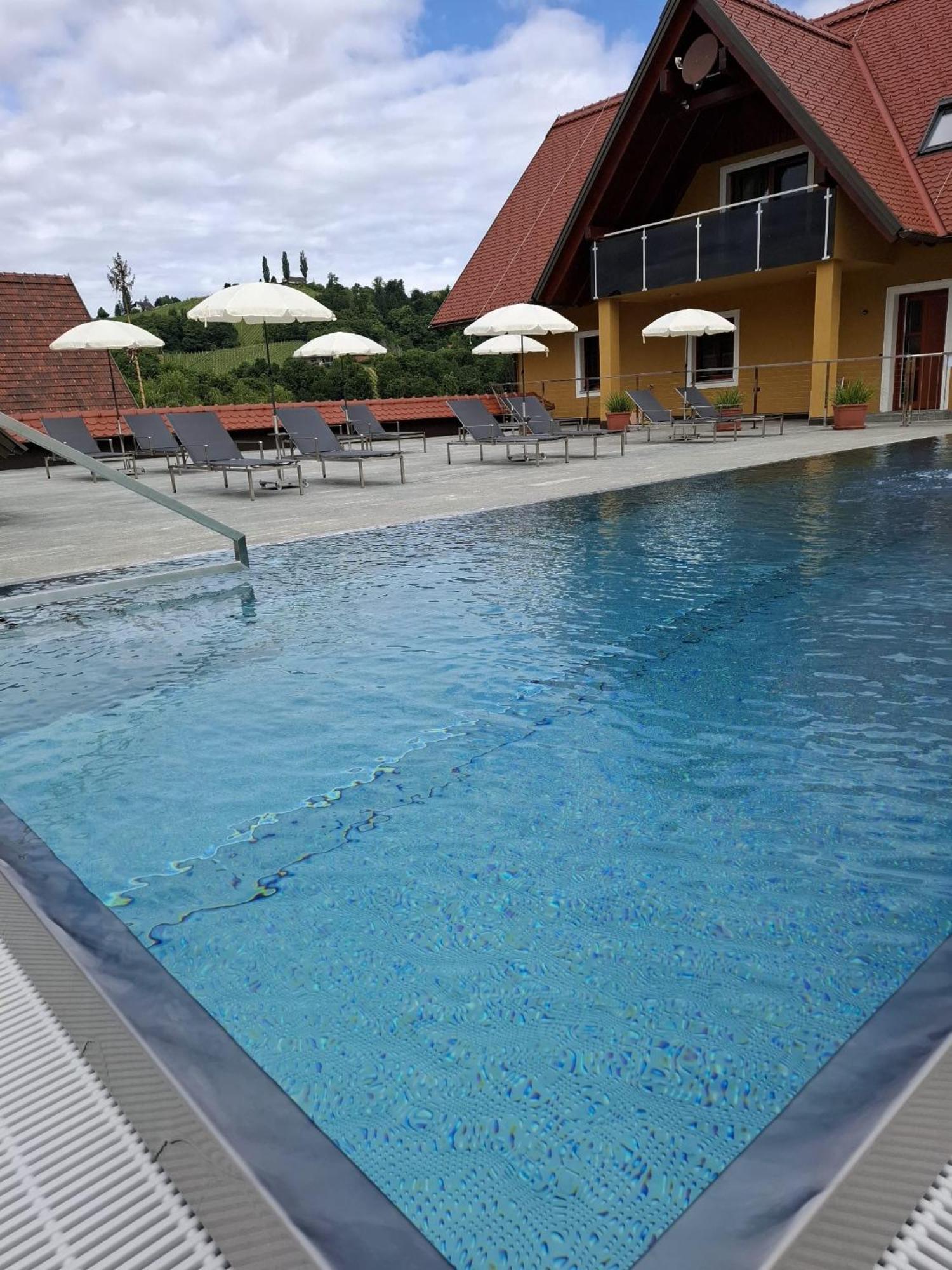 Weingut-Gaestezimmer Uhl Ratsch an der Weinstraße Exteriör bild